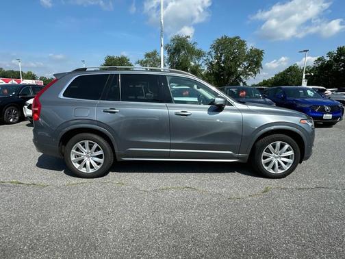 2019 Volvo XC90 T6 Momentum