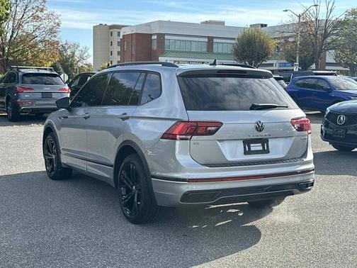 2023 Volkswagen Tiguan SE R-Line Black
