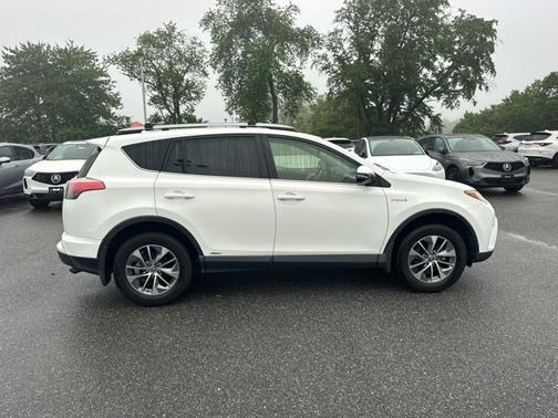2017 Toyota RAV4 Hybrid XLE