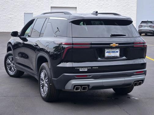 Mosaic Black Metallic 2026 Chevrolet Traverse LT
