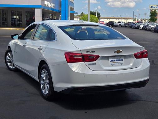 Summit White 2025 Chevrolet Malibu 1LT