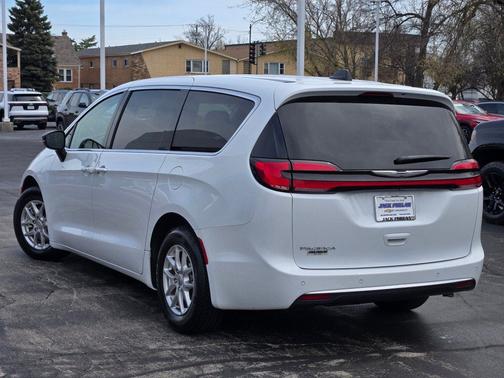 Bright White Clearcoat 2024 Chrysler Pacifica Touring L