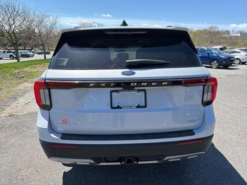 Space White Metallic 2026 Ford Explorer Active
