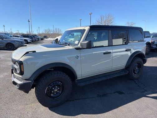 Desert Sand 2026 Ford Bronco Outer Banks