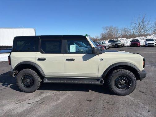 Desert Sand 2026 Ford Bronco Outer Banks