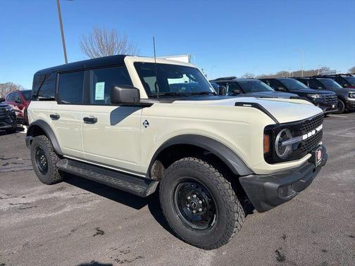 Desert Sand 2026 Ford Bronco Outer Banks