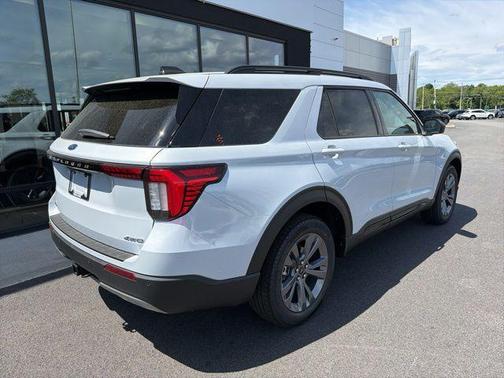 Space White Metallic 2026 Ford Explorer Active