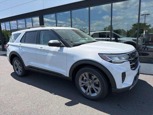 Space White Metallic 2026 Ford Explorer Active
