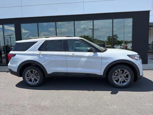 Space White Metallic 2026 Ford Explorer Active
