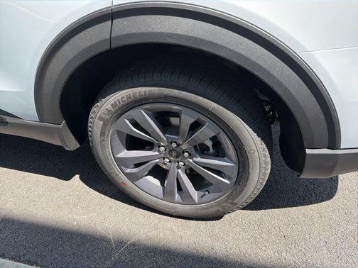 Space White Metallic 2026 Ford Explorer Active