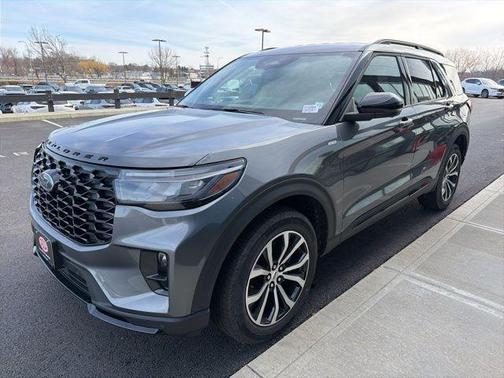 Carbonized Gray Metallic 2026 Ford Explorer ST-Line