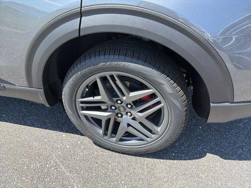 Carbonized Gray Metallic 2026 Ford Explorer ST-Line