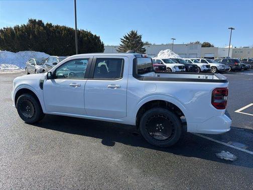 Space White Metallic 2026 Ford Maverick Lobo Standard