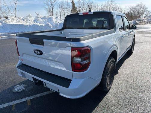 Space White Metallic 2026 Ford Maverick Lobo Standard