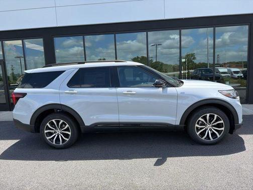 Space White Metallic 2026 Ford Explorer ST-Line