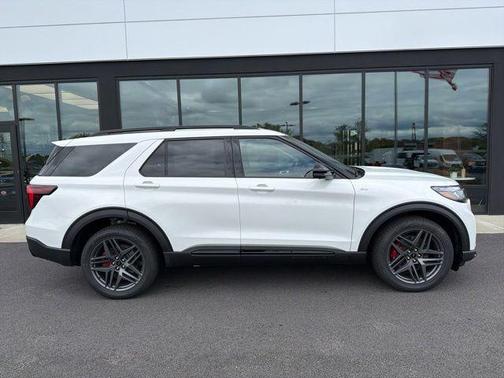 Star White Metallic Tri-Coat 2026 Ford Explorer ST-Line