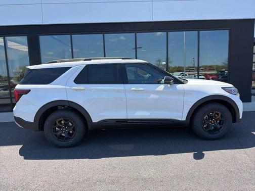 Star White Metallic Tri-Coat 2026 Ford Explorer Tremor
