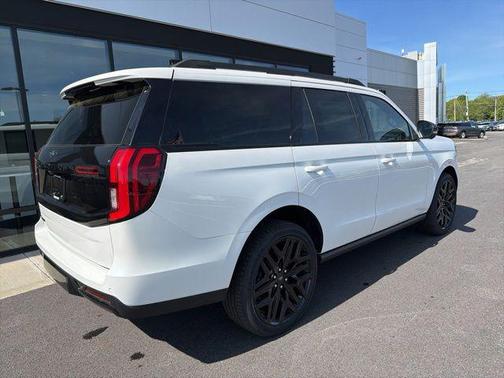 Star White Metallic Tri-Coat 2026 Ford Expedition Platinum