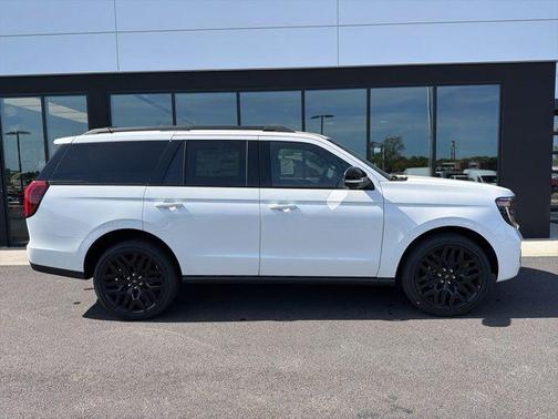 Star White Metallic Tri-Coat 2026 Ford Expedition Platinum