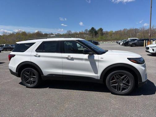 Star White Metallic Tri-Coat 2026 Ford Explorer ST-Line