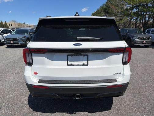 Star White Metallic Tri-Coat 2026 Ford Explorer ST-Line