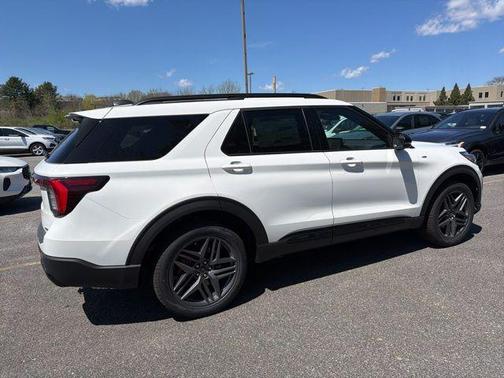 Star White Metallic Tri-Coat 2026 Ford Explorer ST-Line