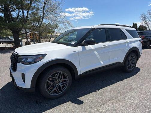 Star White Metallic Tri-Coat 2026 Ford Explorer ST-Line