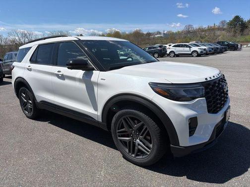 Star White Metallic Tri-Coat 2026 Ford Explorer ST-Line