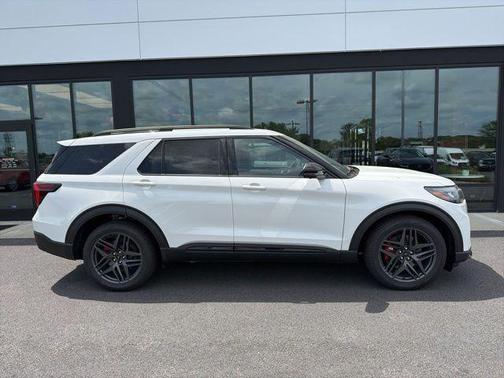 Star White Metallic Tri-Coat 2026 Ford Explorer ST