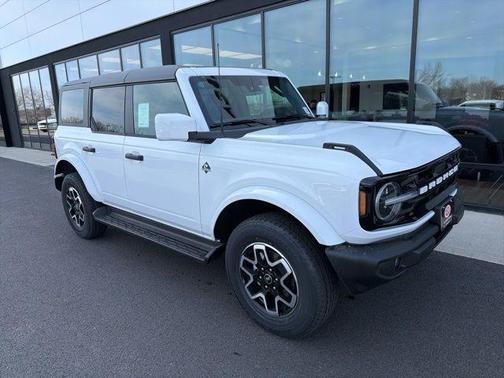 Oxford White 2026 Ford Bronco Outer Banks