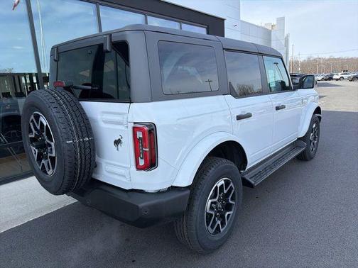 Oxford White 2026 Ford Bronco Outer Banks