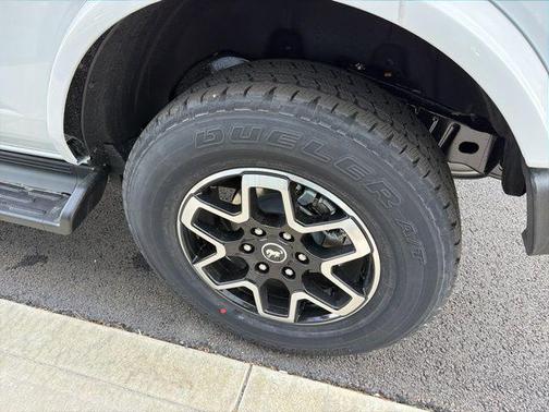 Oxford White 2026 Ford Bronco Outer Banks