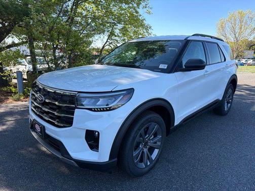 Star White Metallic Tri-Coat 2026 Ford Explorer Active