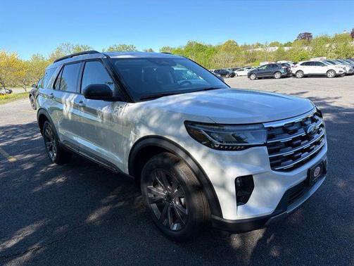 Star White Metallic Tri-Coat 2026 Ford Explorer Active
