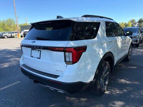 Star White Metallic Tri-Coat 2026 Ford Explorer Active