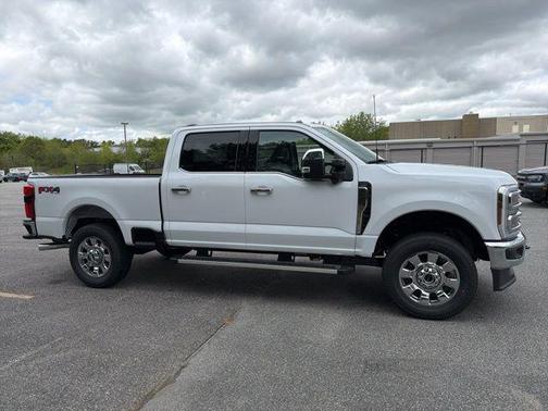 Oxford White 2026 Ford F-250 Lariat