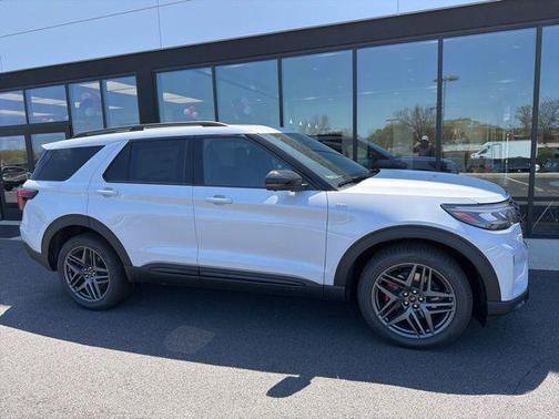 Space White Metallic 2026 Ford Explorer ST-Line