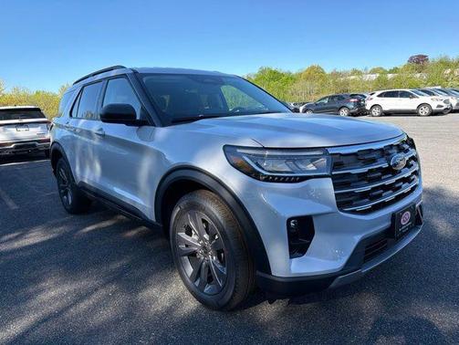 Space White Metallic 2026 Ford Explorer Active