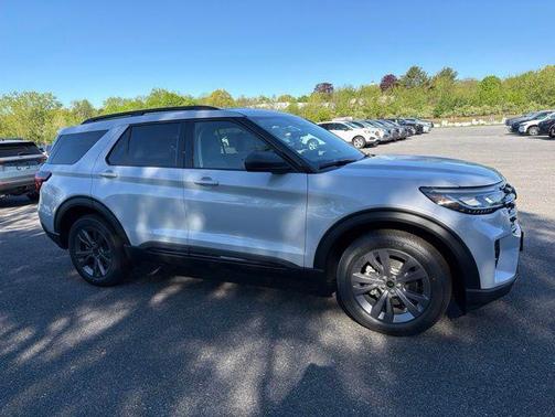 Space White Metallic 2026 Ford Explorer Active