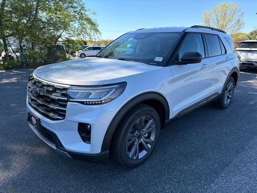 Space White Metallic 2026 Ford Explorer Active