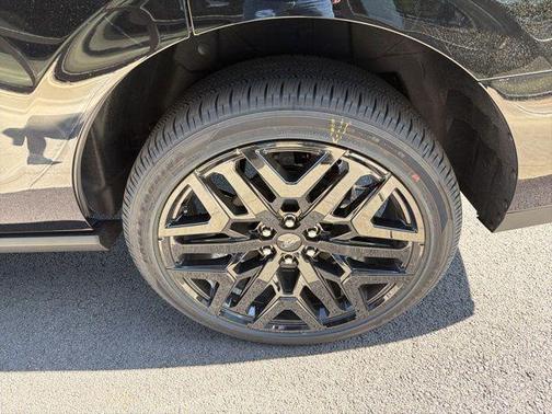 Agate Black Metallic 2026 Ford Expedition Platinum
