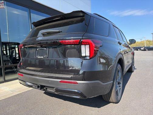 Agate Black Metallic 2026 Ford Explorer ST-Line
