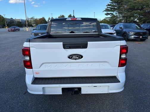 Oxford White 2025 Ford Maverick Lobo