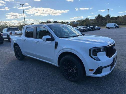 Oxford White 2025 Ford Maverick Lobo