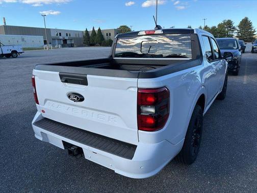 Oxford White 2025 Ford Maverick Lobo