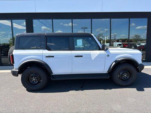 Oxford White 2026 Ford Bronco Outer Banks
