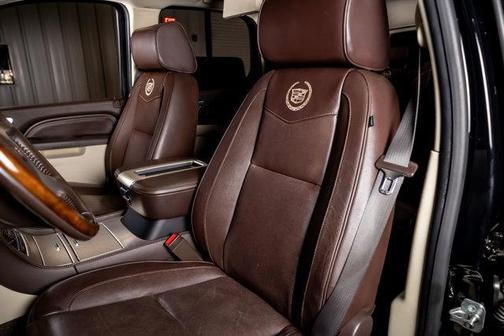 2014 Cadillac Escalade Platinum Edition
