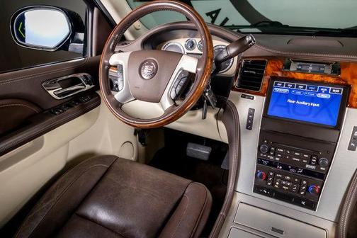 2014 Cadillac Escalade Platinum Edition