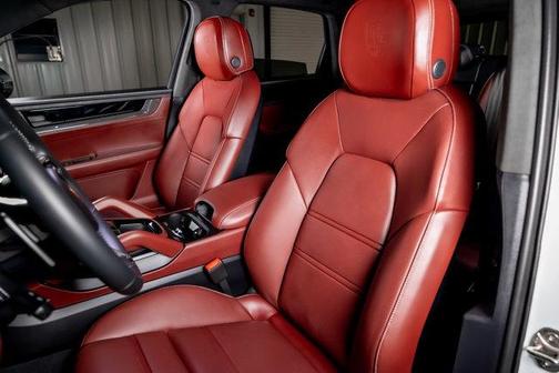 2025 Porsche Cayenne GTS