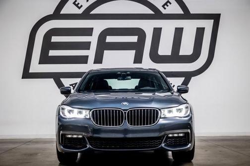 Singapore Gray Metallic 2019 BMW 740 740i